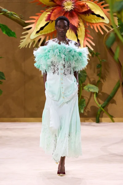 Look 49